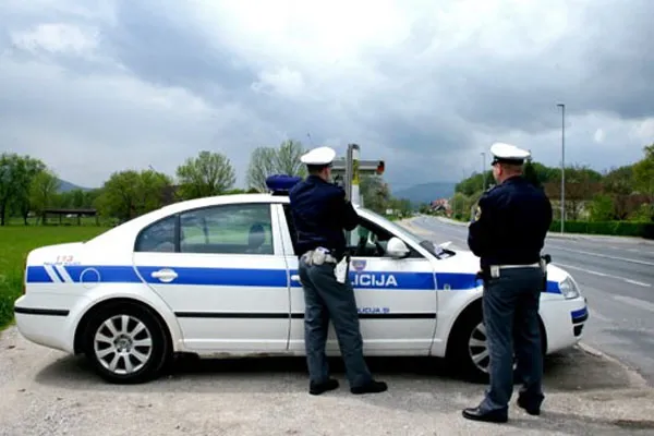 Kažnjena dva alkoholizira vozača: Opirali se prometnoj policiji