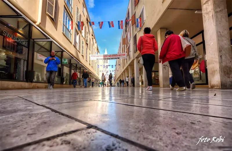 Kalelargom koračamo uzdignuta čela, bez obzira na jadne napade!